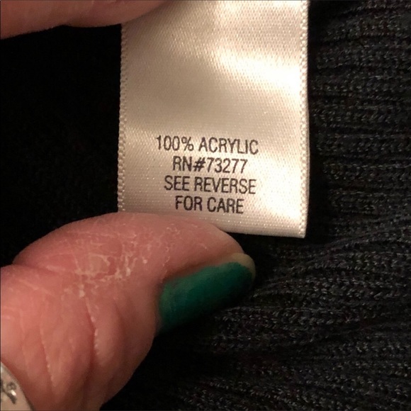 Black Sweater - Picture 7 of 7